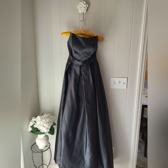 MllesReve Strapless Black Evening Gown with Slit & Short Train – Size 4-6 NWT - Picture 4 of 11